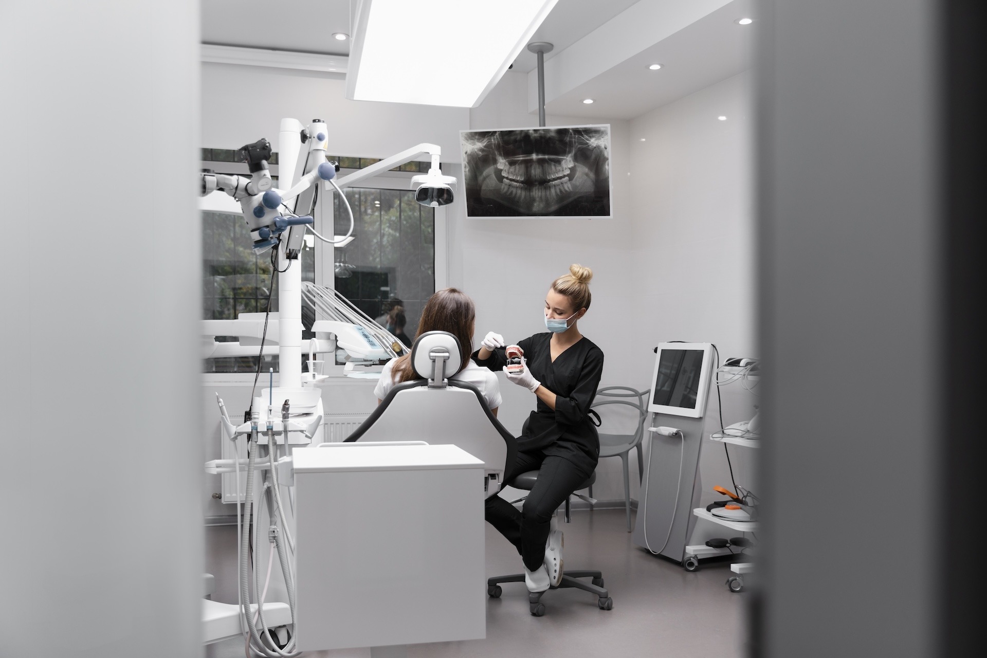 Full-Shot-Dentist-With-Patient dental IT services and cybersecurity